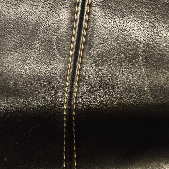 Beautiful Black Leather Etienne Aigner Shoulder Bag Brass Hardware Stunning - Picture 6 of 10